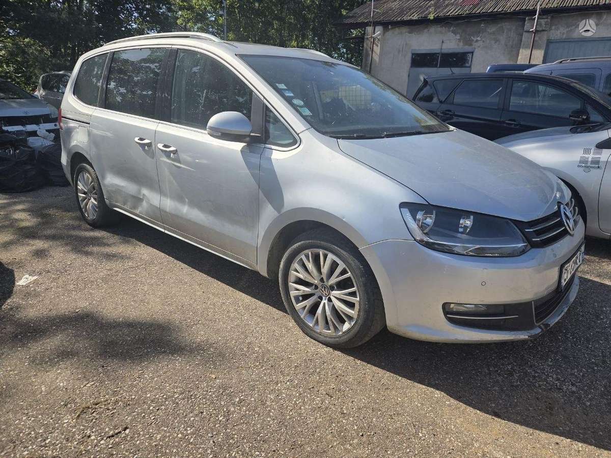 Volkswagen Sharan 2011 — rear view