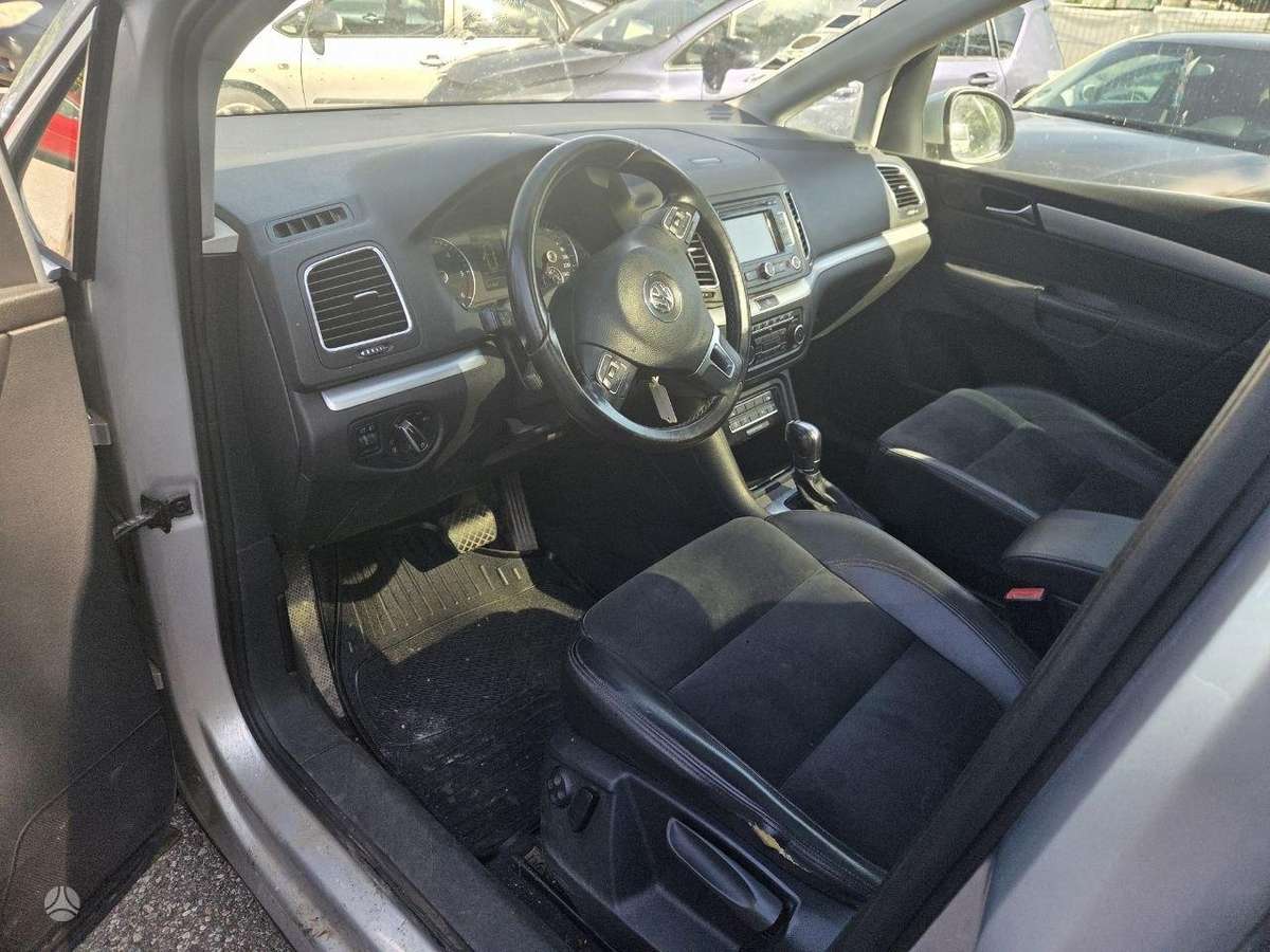 Volkswagen Sharan 2011 — photo 8