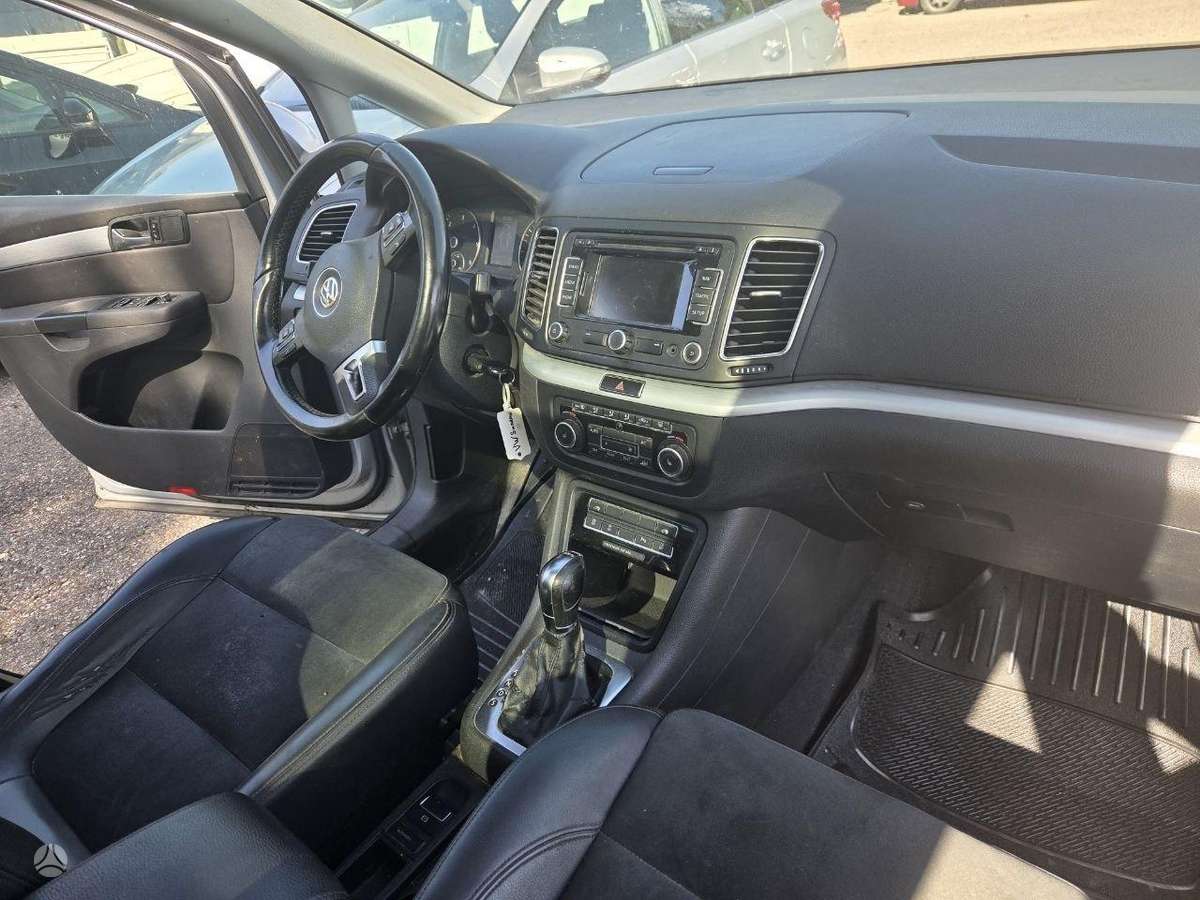 Volkswagen Sharan 2011 — photo 9