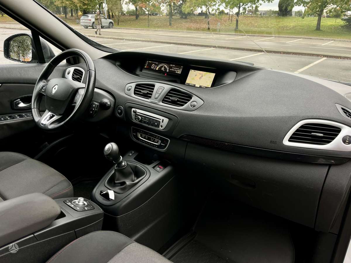 Renault Scenic 2013 — салон