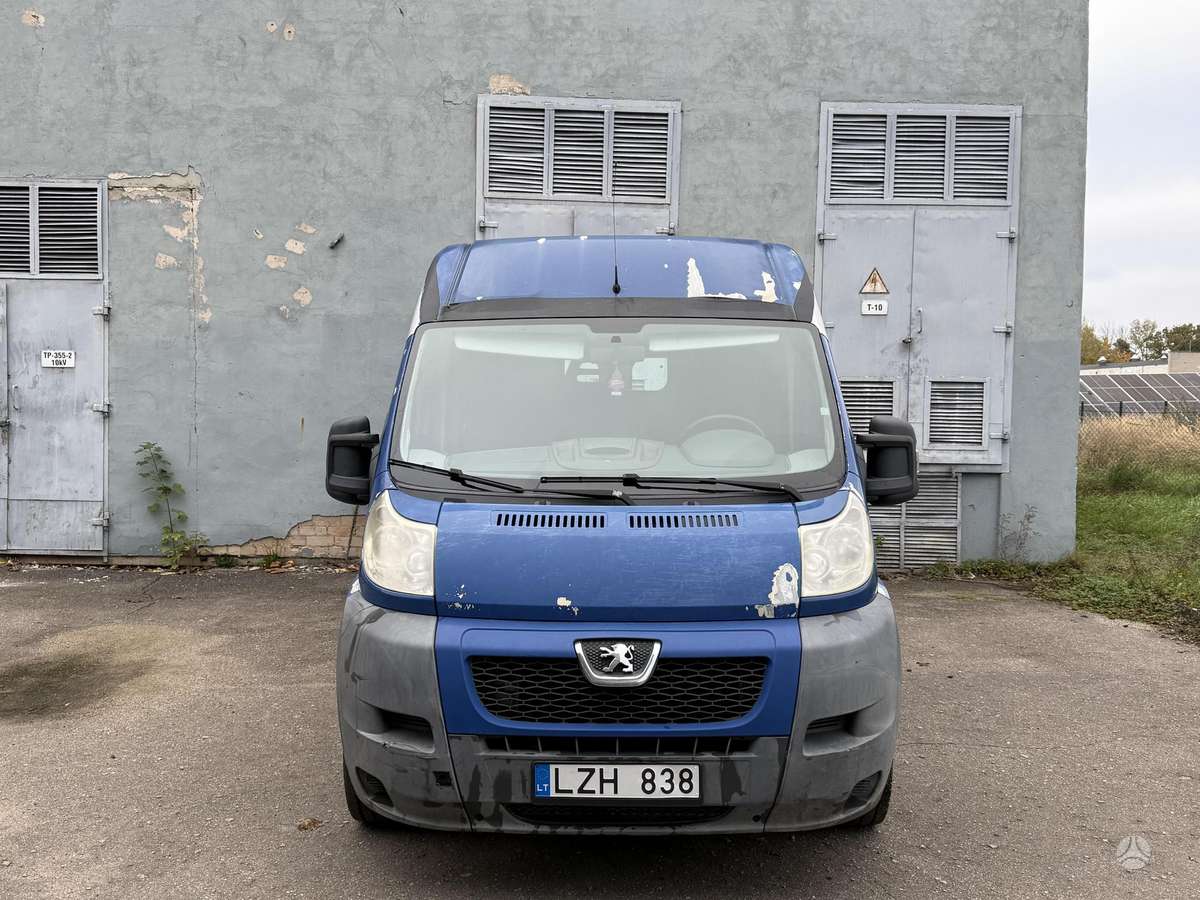 Peugeot Boxer 2008 — interior