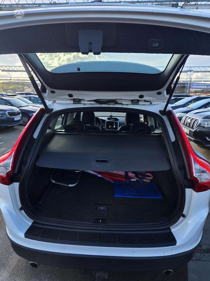 Volvo XC60 2009 — photo 10