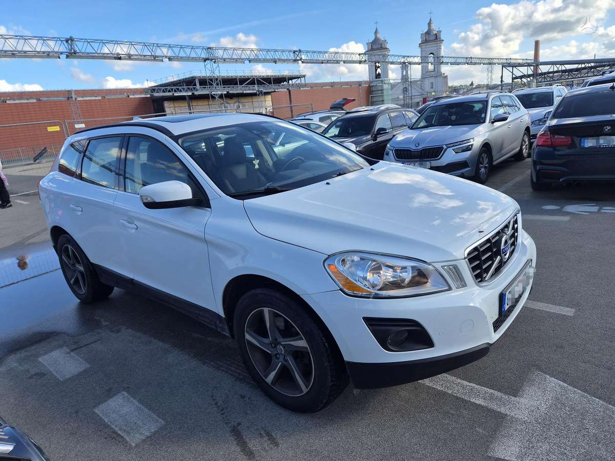 Volvo XC60 2009 — rear view