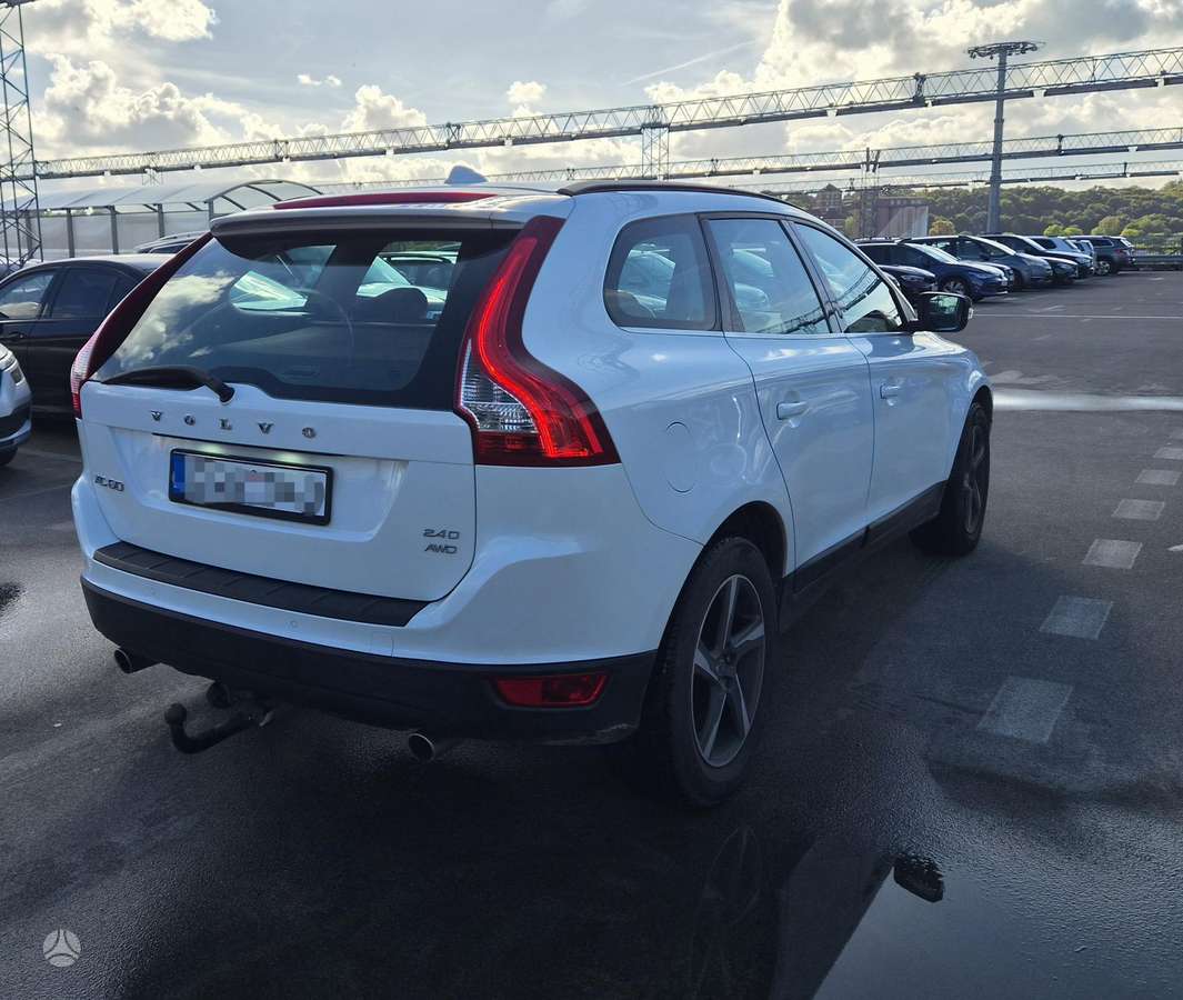 Volvo XC60 2009 — interior