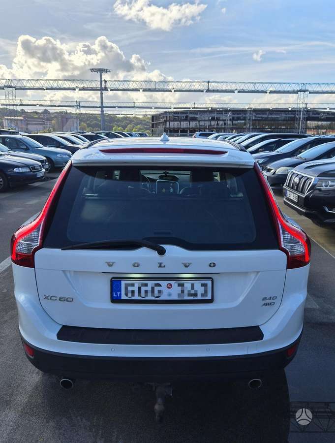 Volvo XC60 2009 — engine 2400 cm³, 163 HP (120kW)