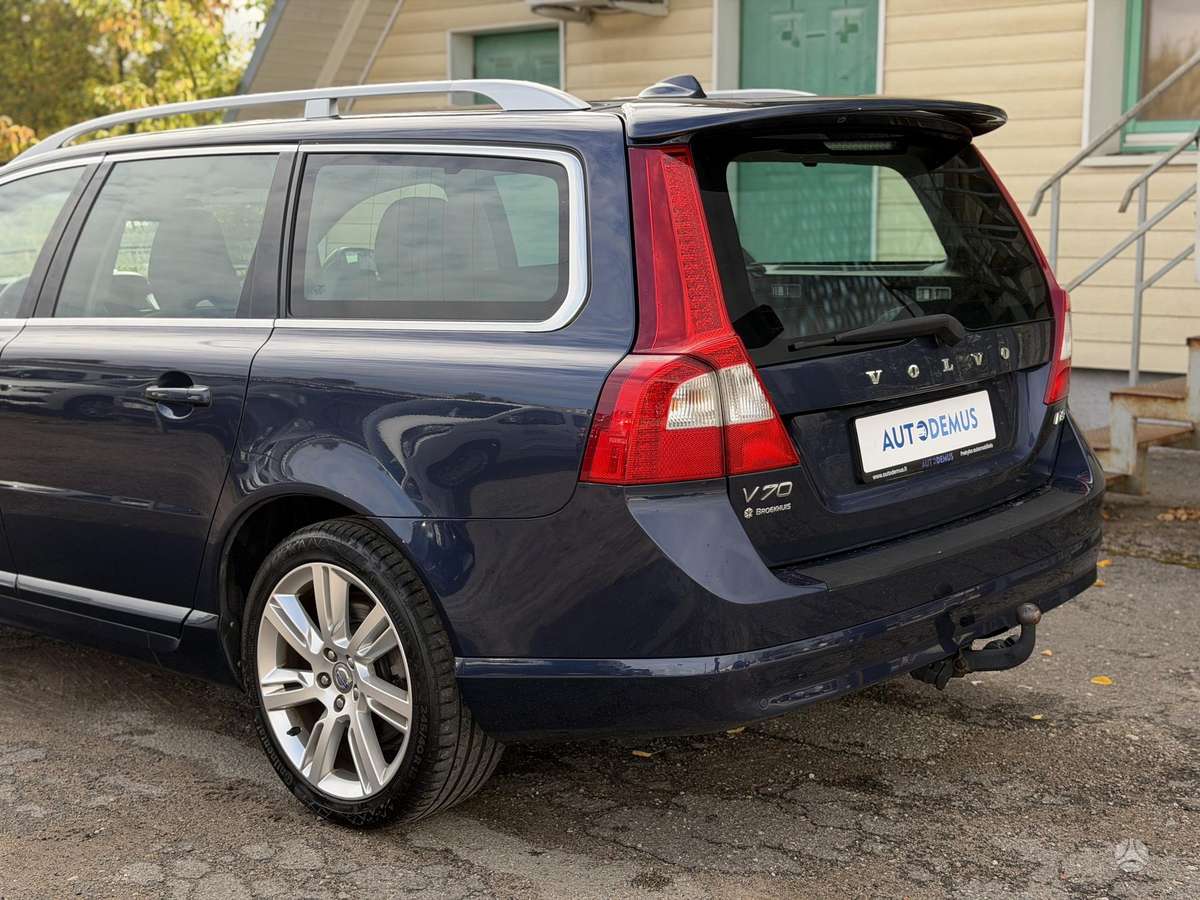 Volvo V70 2012 — photo 10