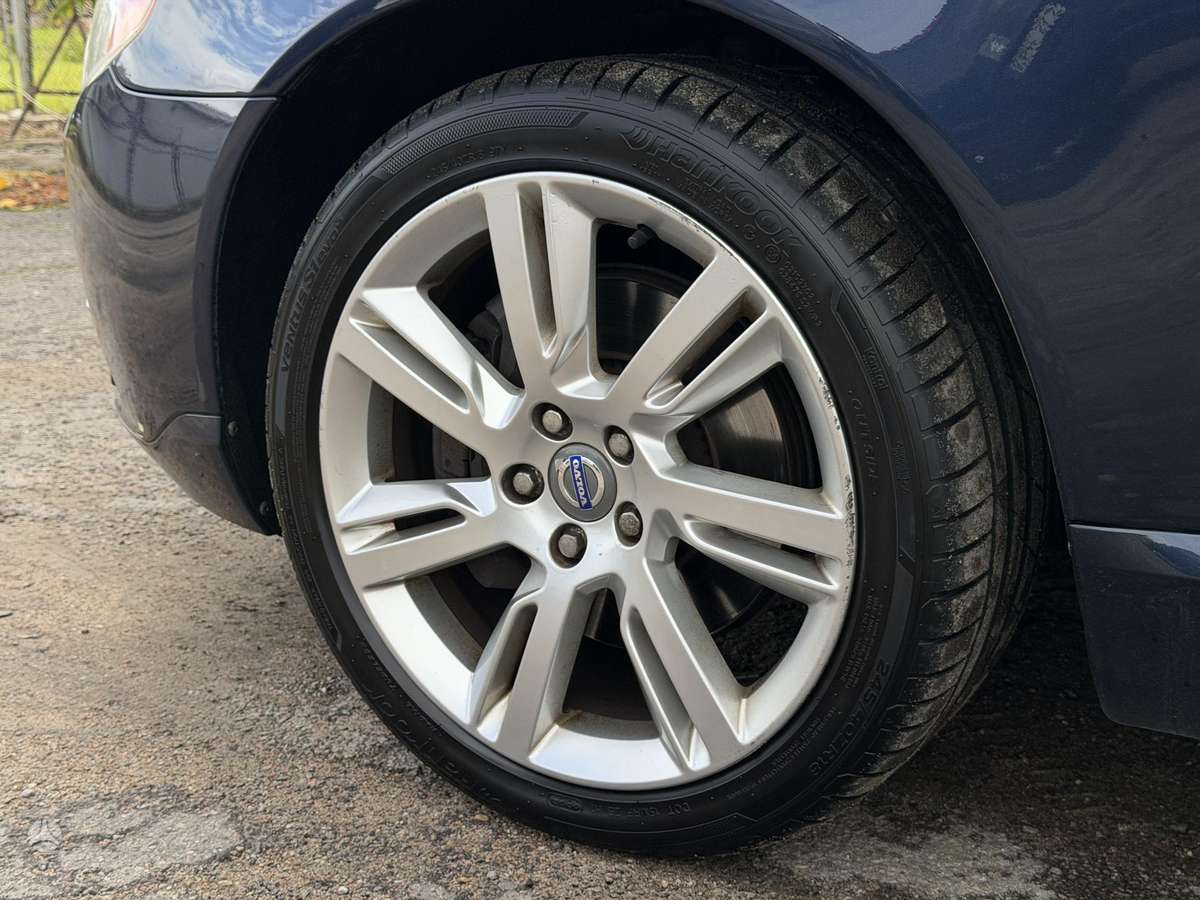 Volvo V70 2012 — photo 13