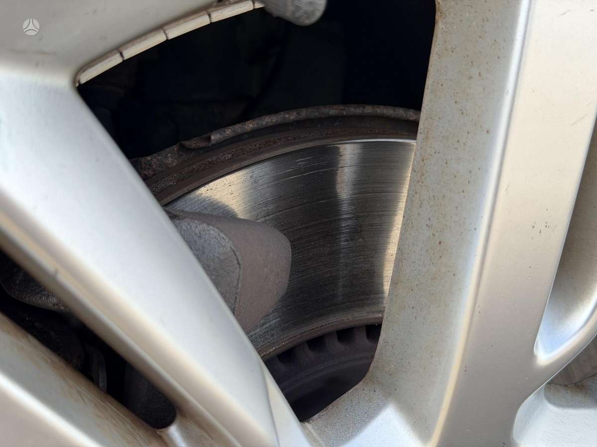 Volvo V70 2012 — photo 14