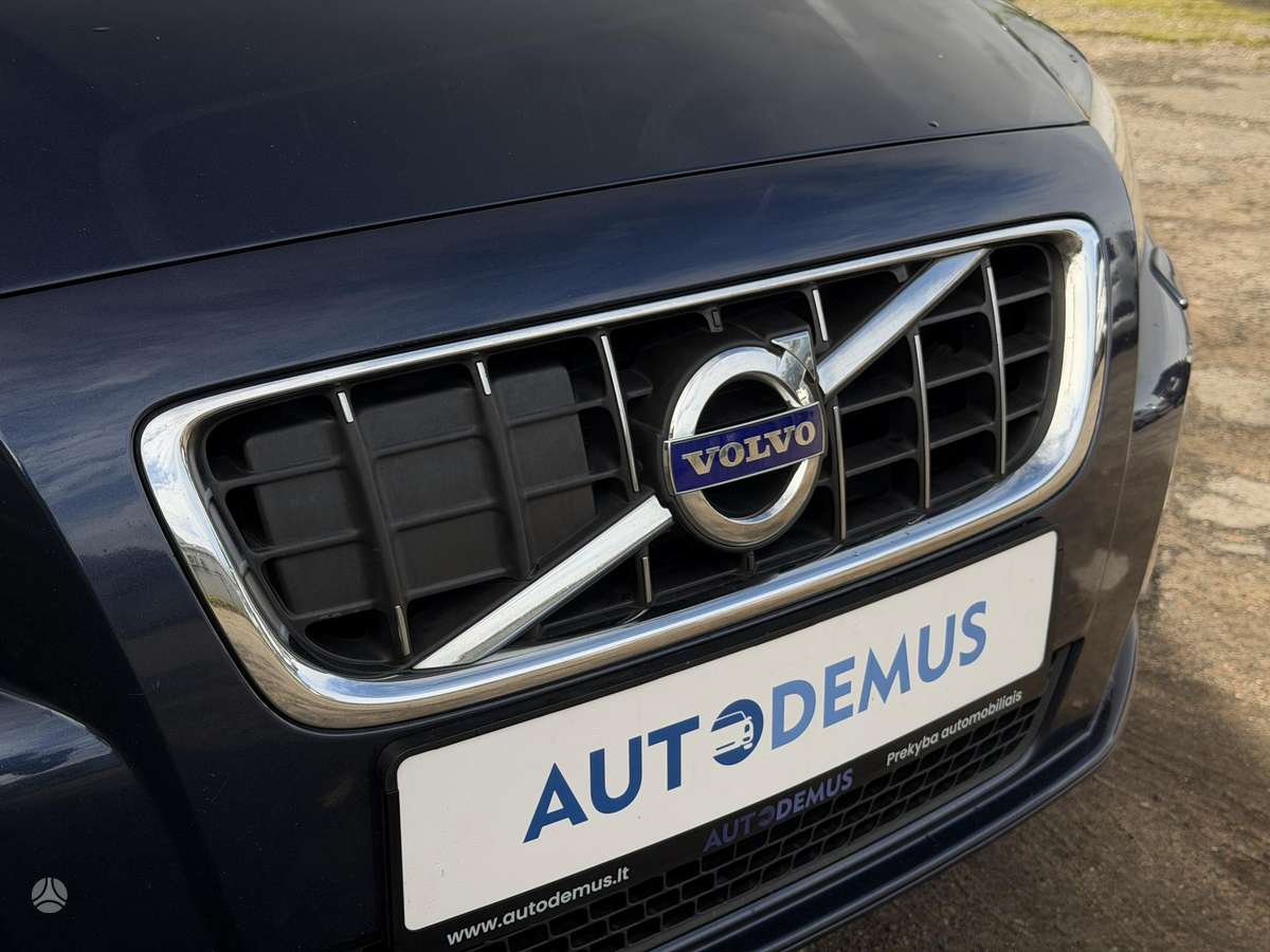 Volvo V70 2012 — photo 16