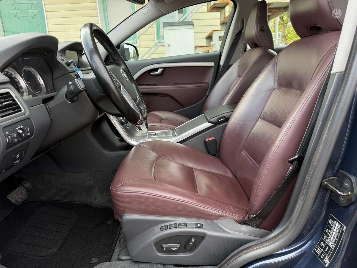 Volvo V70 2012 — photo 21