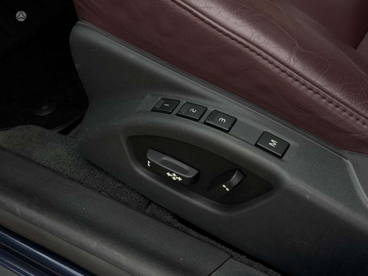 Volvo V70 2012 — photo 23