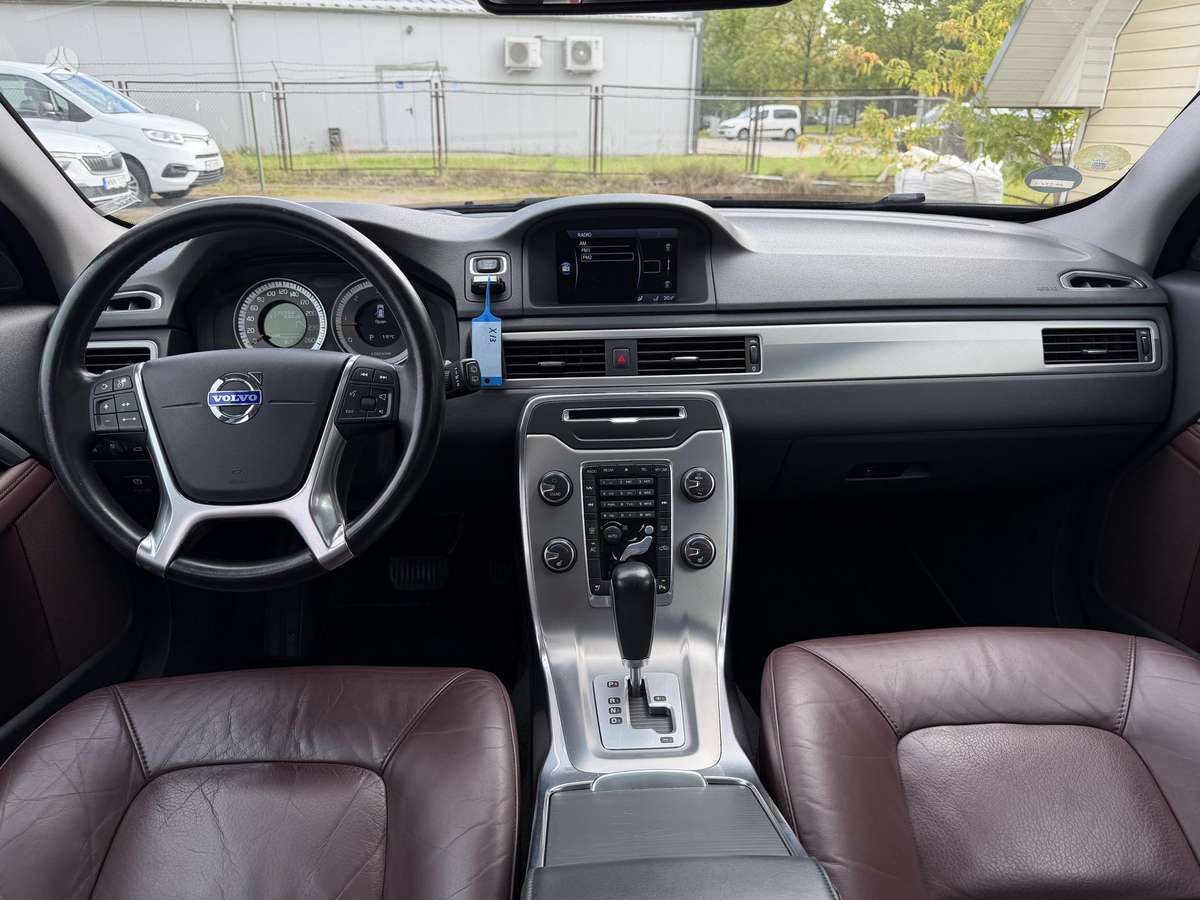 Volvo V70 2012 — photo 25