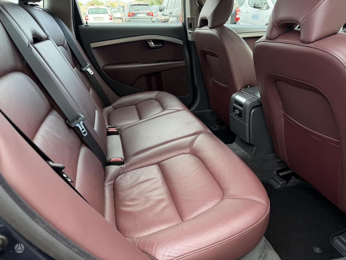 Volvo V70 2012 — photo 27