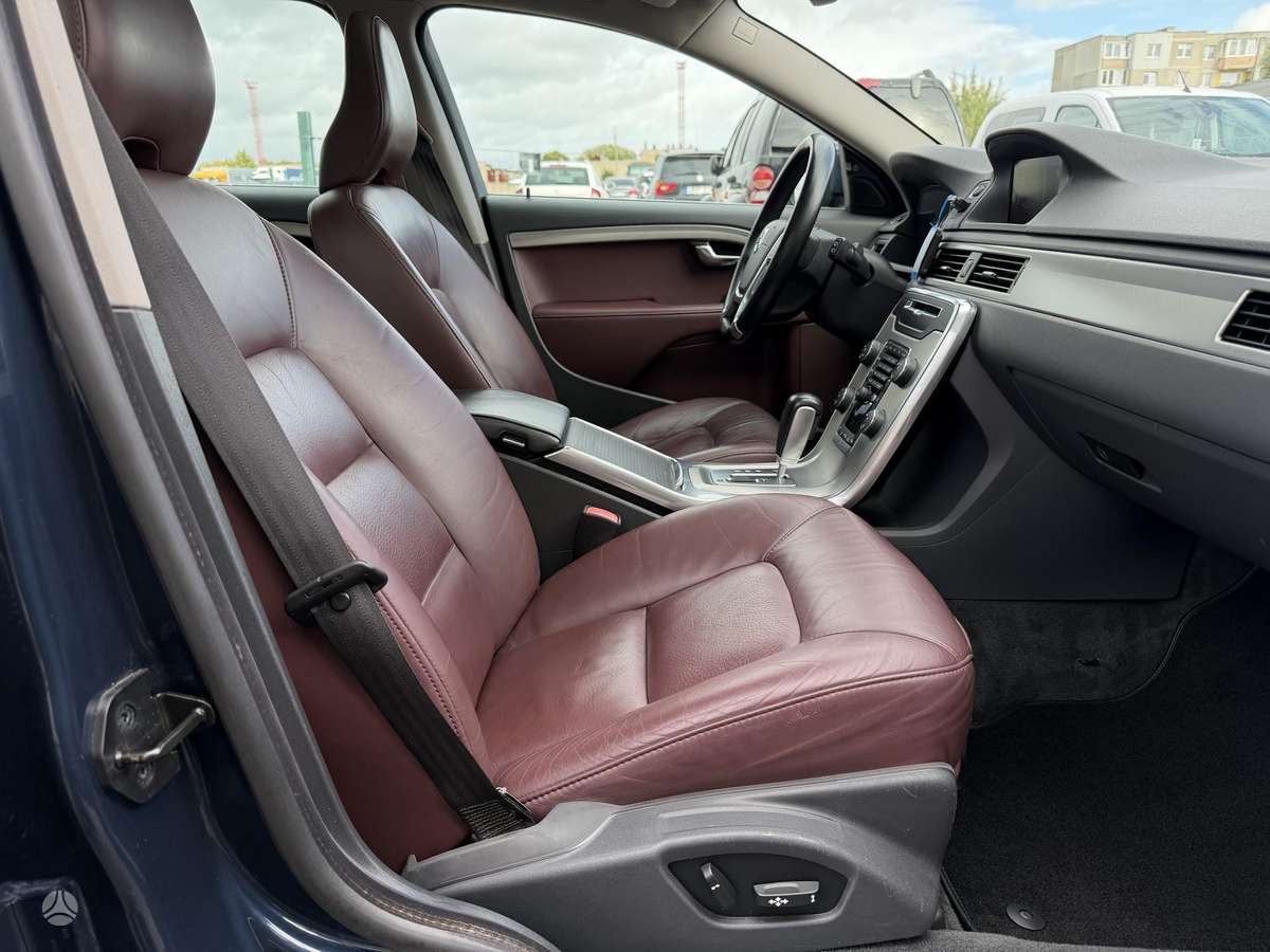 Volvo V70 2012 — photo 28