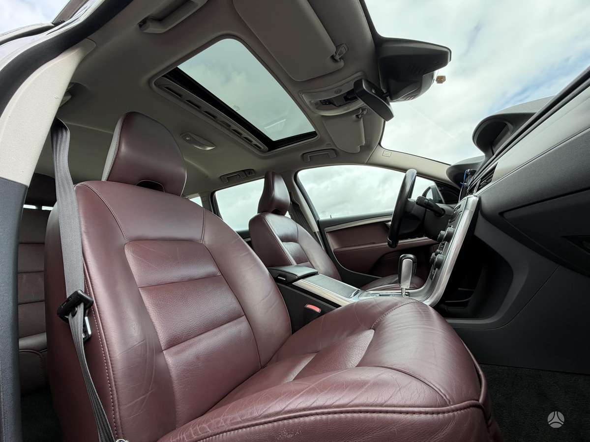 Volvo V70 2012 — photo 29