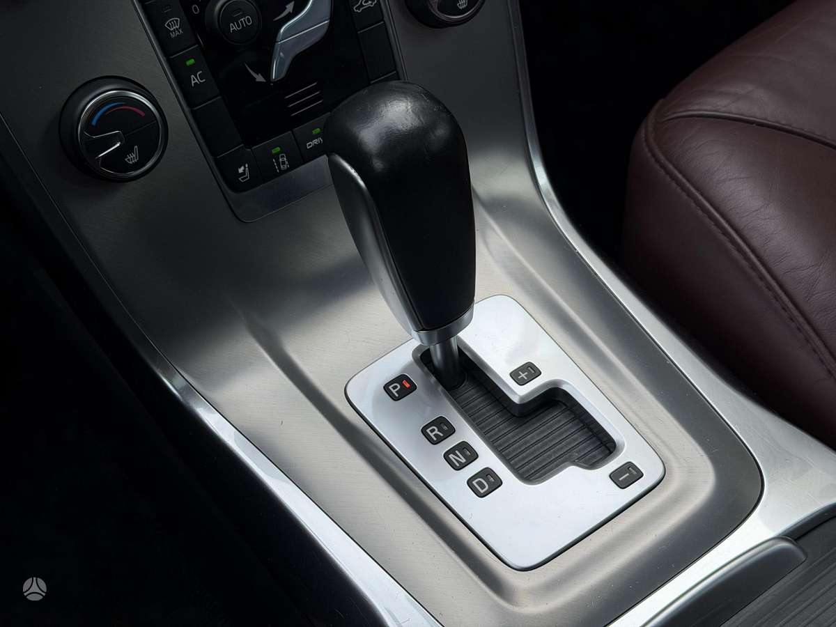 Volvo V70 2012 — photo 31