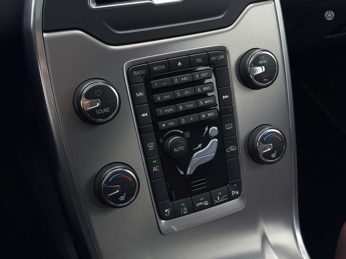 Volvo V70 2012 — photo 32
