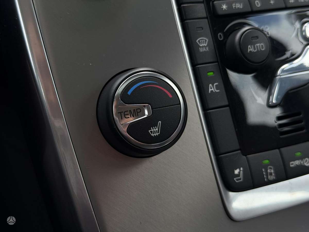 Volvo V70 2012 — photo 33