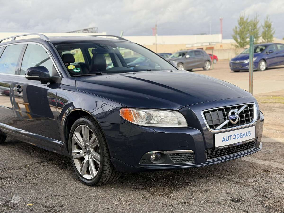 Volvo V70 2012 — photo 7