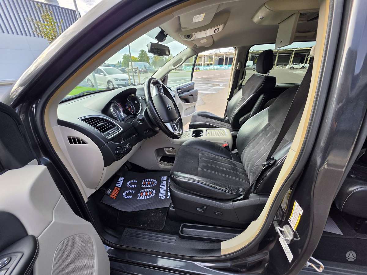 Lancia Voyager 2013 — фото 13