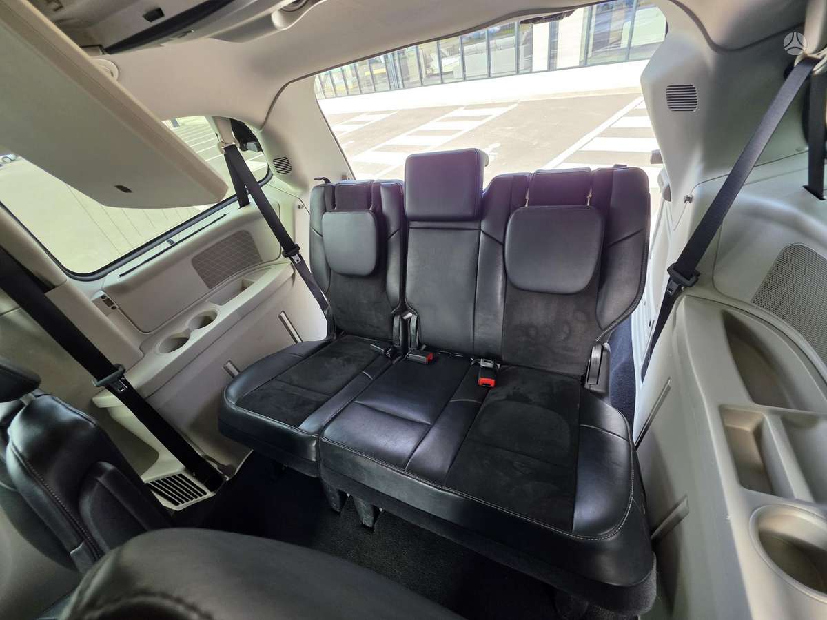 Lancia Voyager 2013 — фото 14