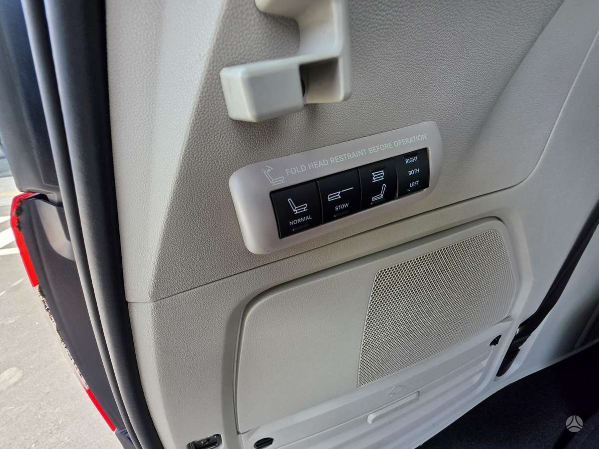 Lancia Voyager 2013 — фото 16