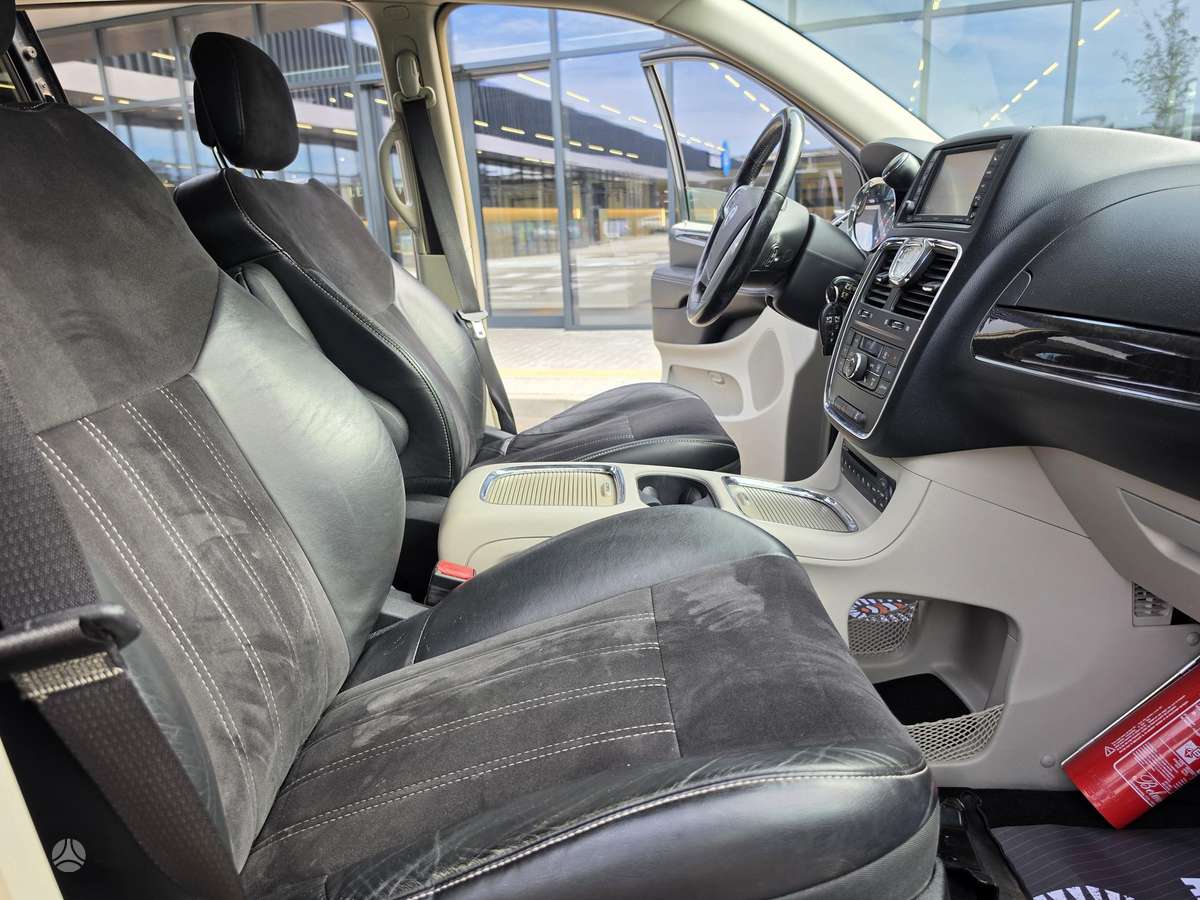 Lancia Voyager 2013 — вигляд ззаду