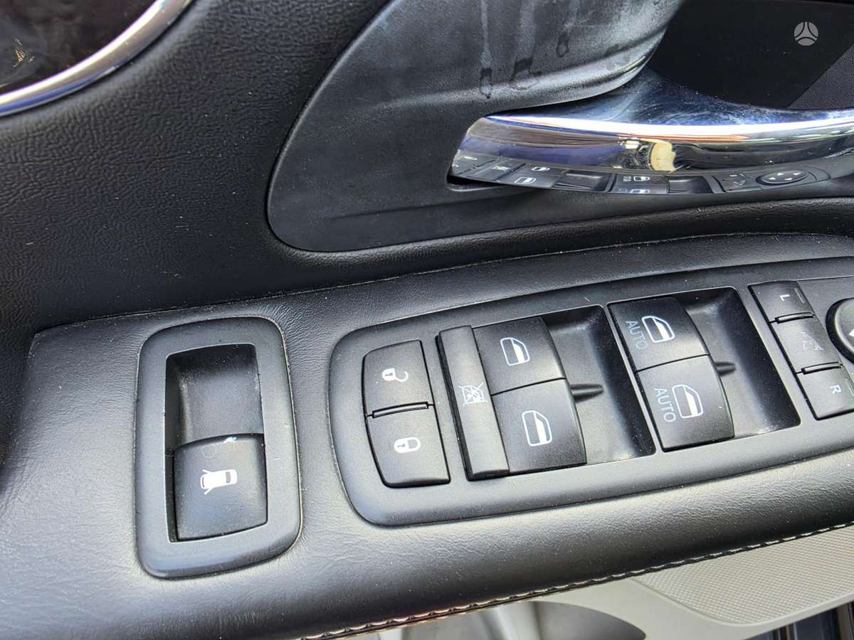 Lancia Voyager 2013 — фото 23