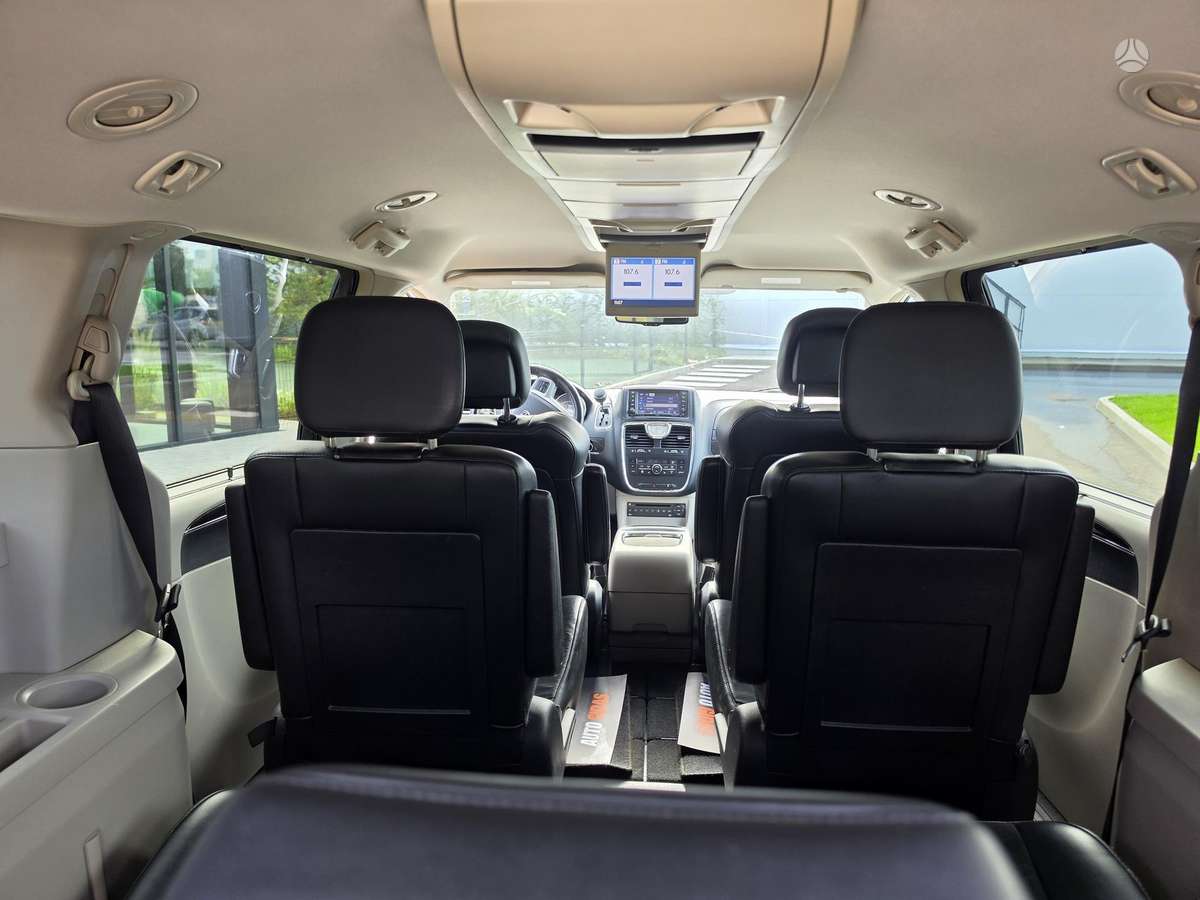 Lancia Voyager 2013 — фото 24