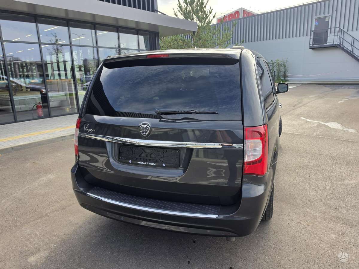 Lancia Voyager 2013 — фото 27