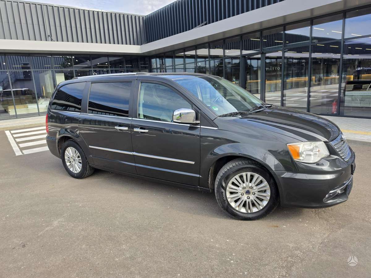 Lancia Voyager 2013 — салон