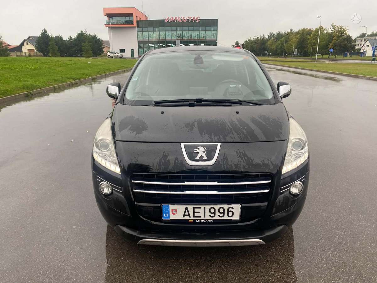 Peugeot 3008 2011 — rear view