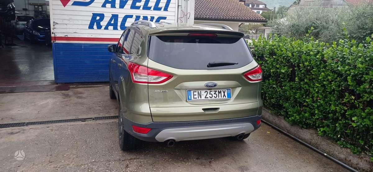 Ford Kuga 2013 — вигляд ззаду