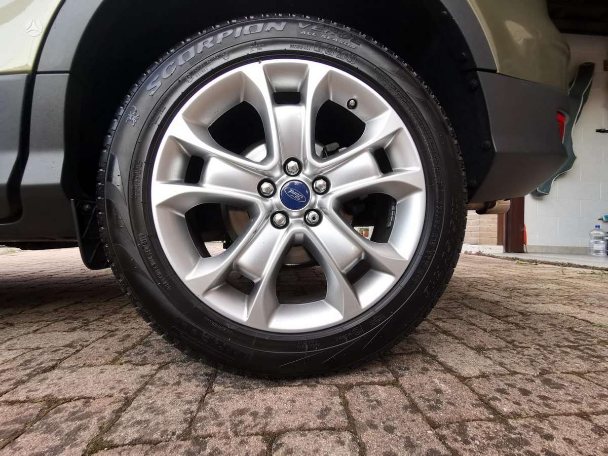 Ford Kuga 2013 — салон