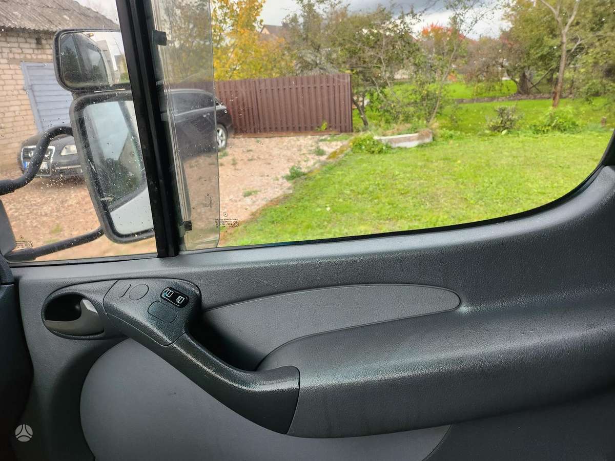 Mercedes-Benz Sprinter 2006 — салон