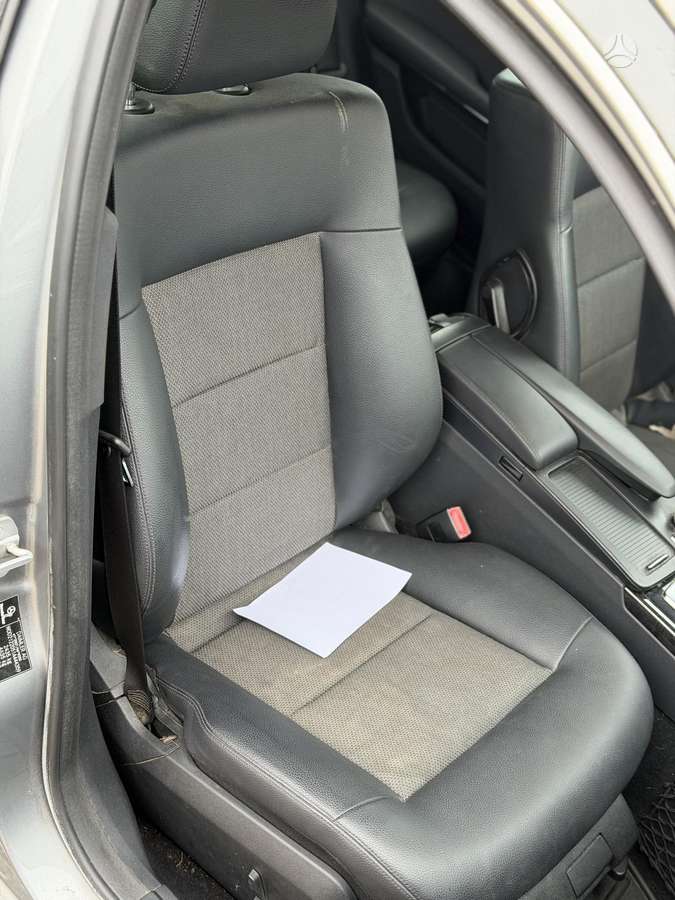 Mercedes-Benz E200 2011 — photo 10