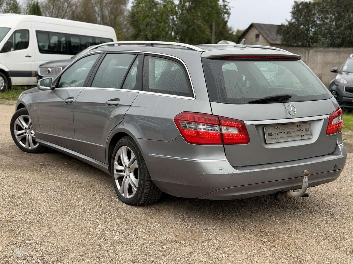 Mercedes-Benz E200 2011 — engine 2143 cm³, 136 HP (100kW)
