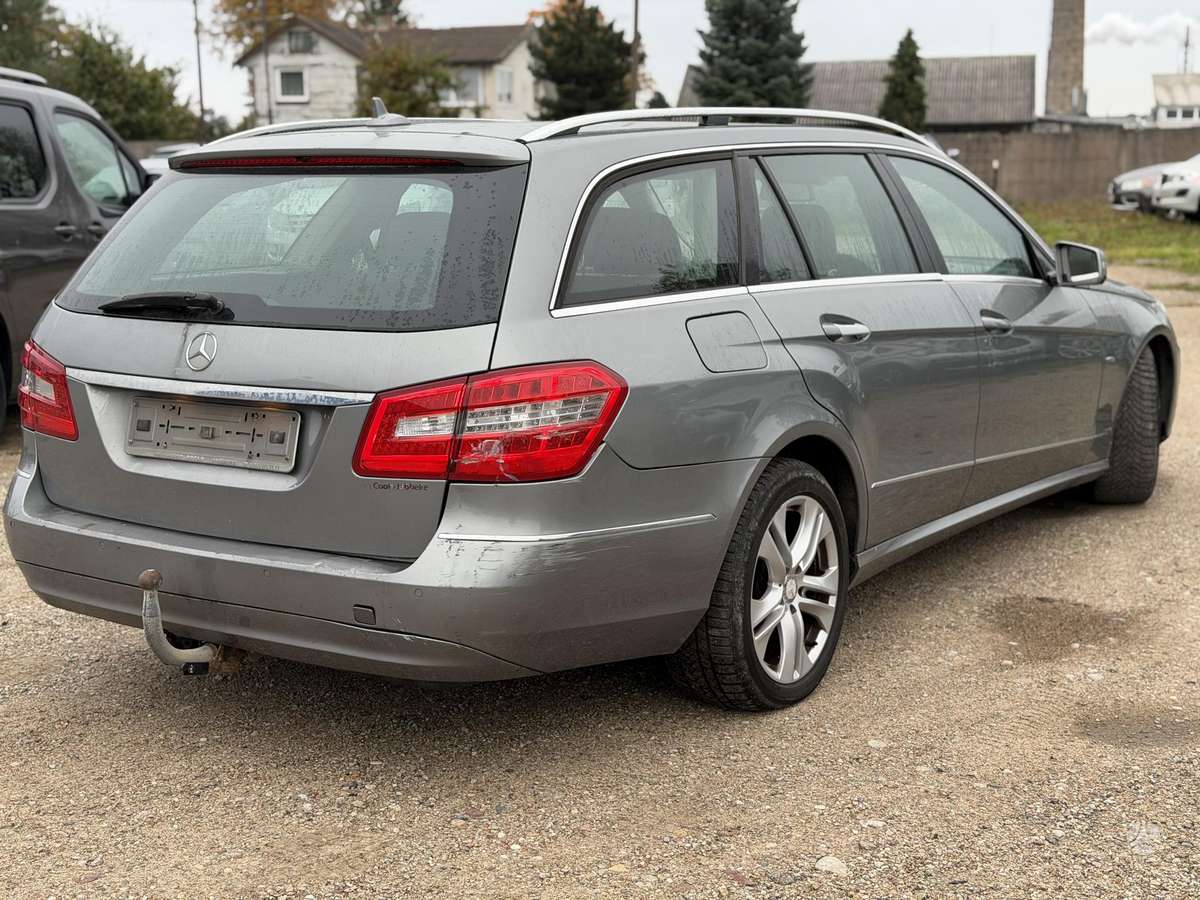 Mercedes-Benz E200 2011 — photo 5