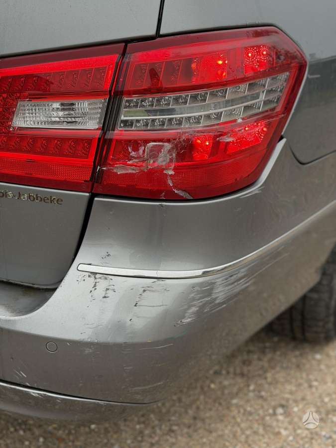 Mercedes-Benz E200 2011 — photo 6