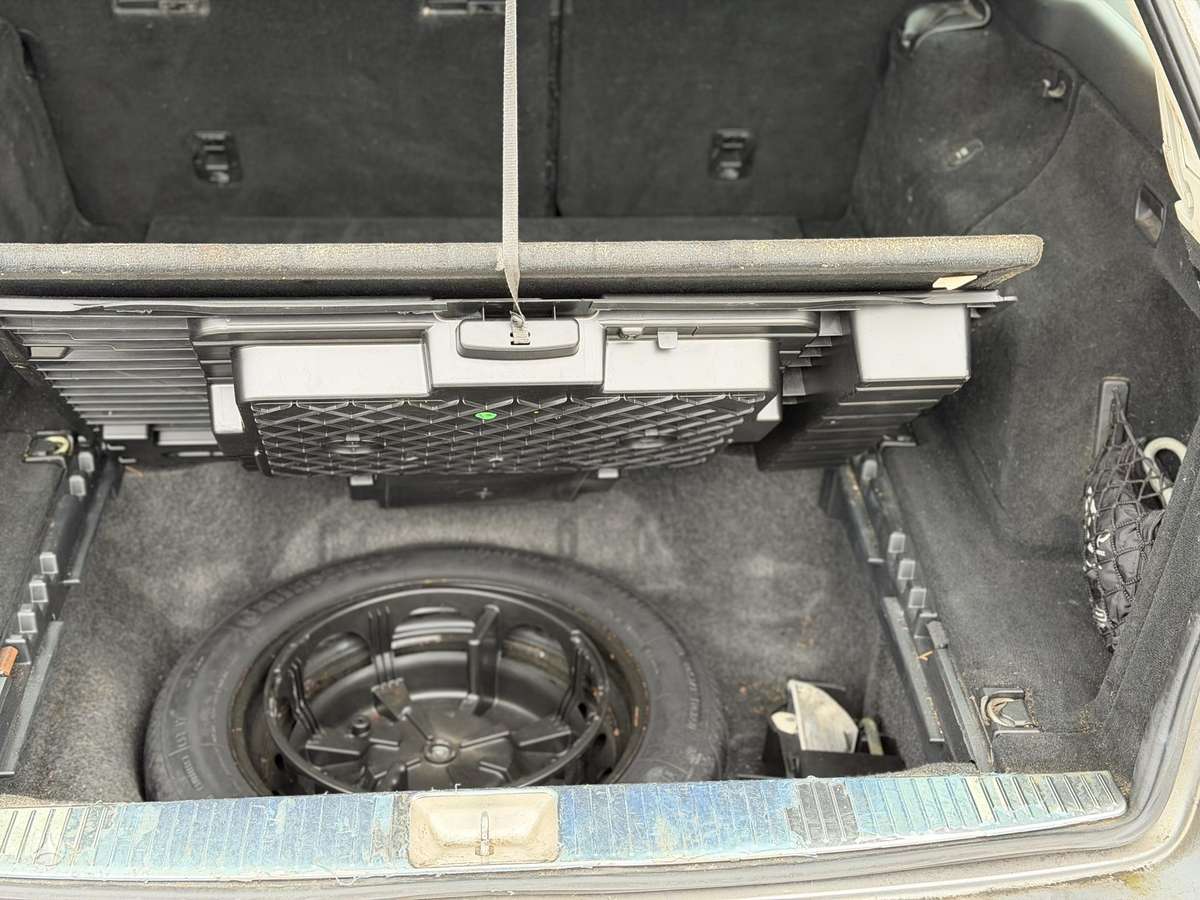 Mercedes-Benz E200 2011 — photo 7