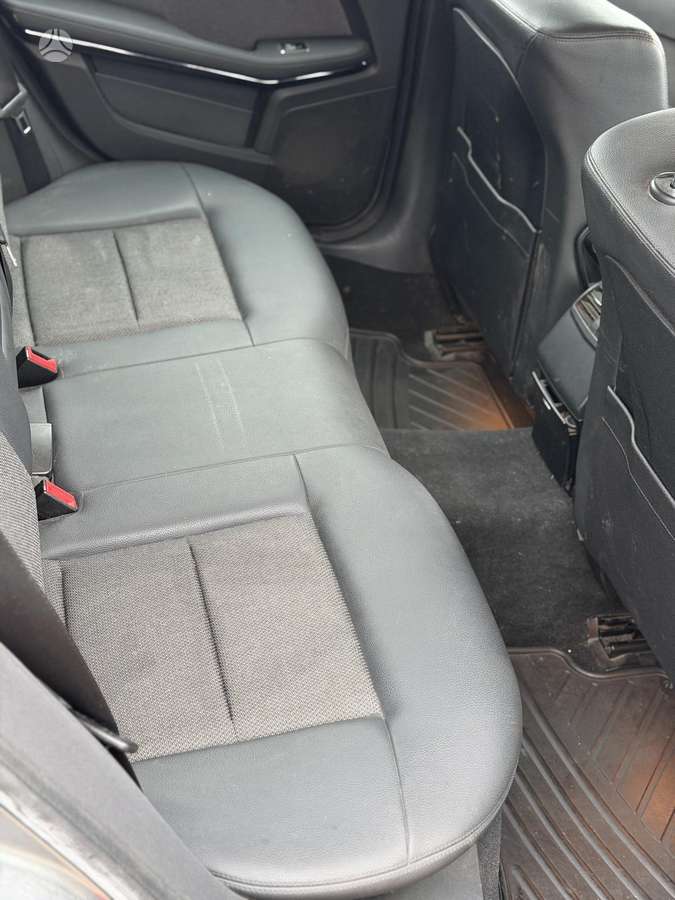 Mercedes-Benz E200 2011 — photo 9