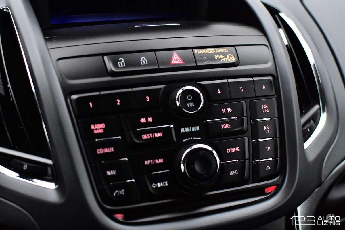 Opel Zafira 2012 — photo 20