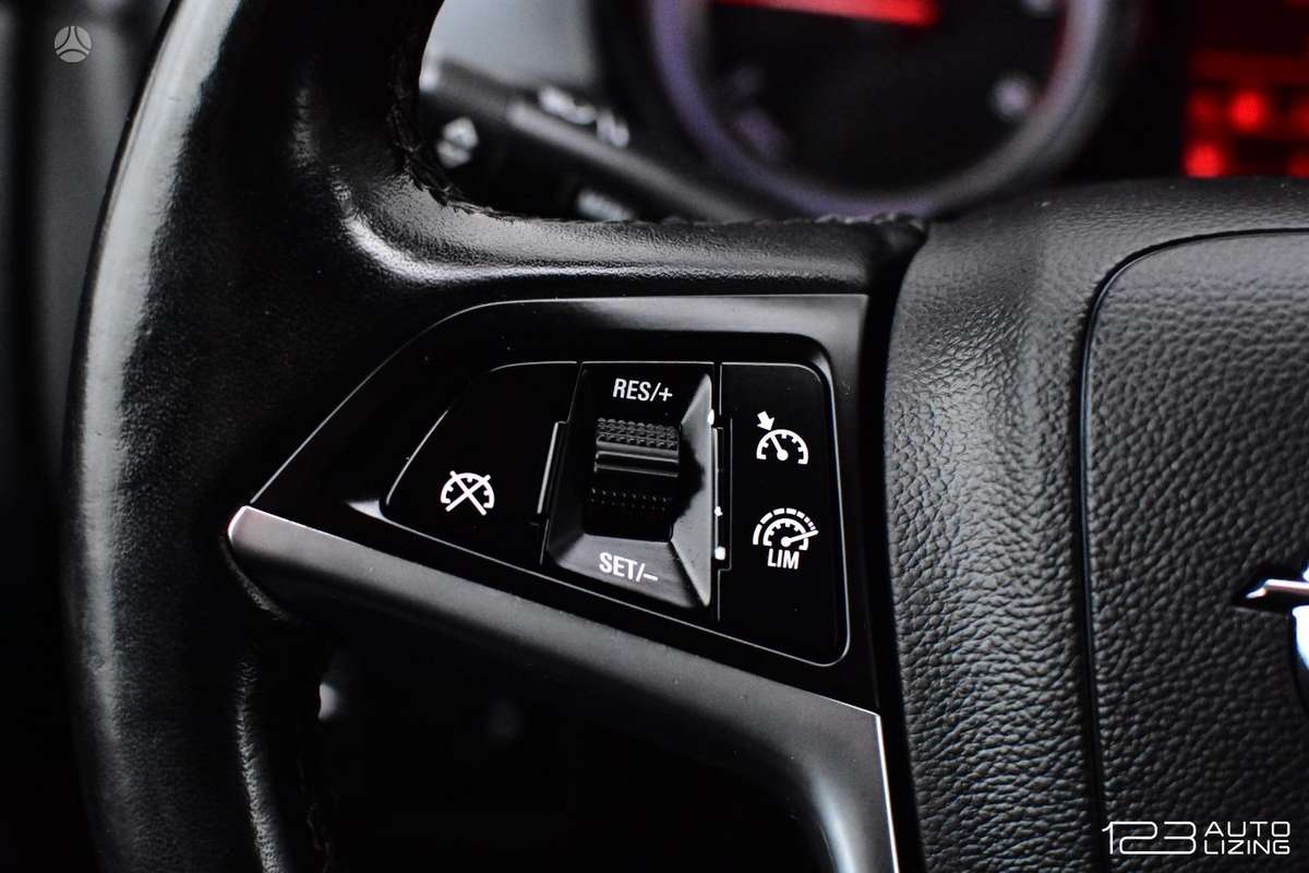 Opel Zafira 2012 — photo 24