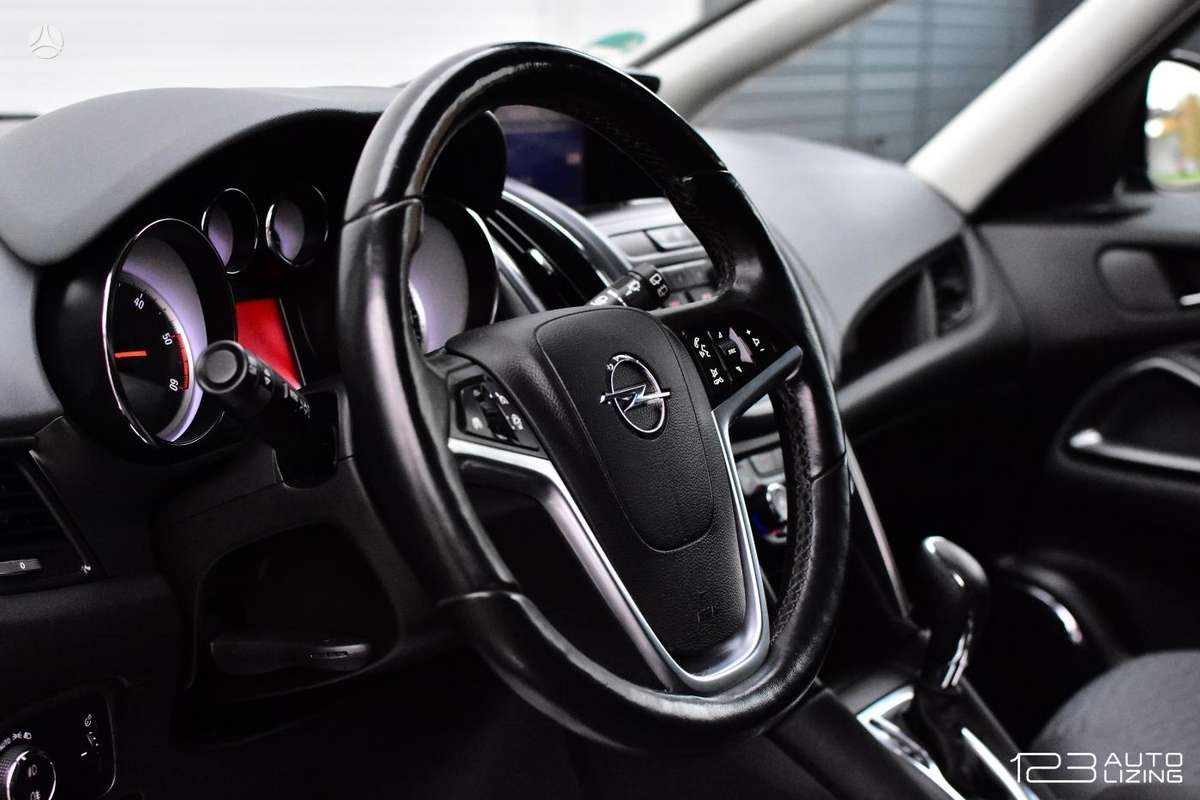 Opel Zafira 2012 — photo 25