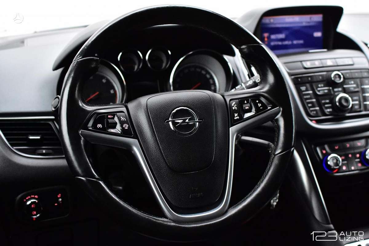 Opel Zafira 2012 — photo 27