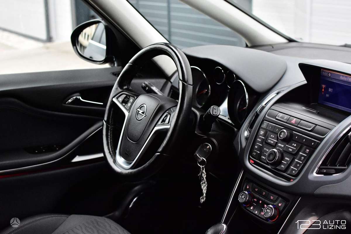 Opel Zafira 2012 — photo 29