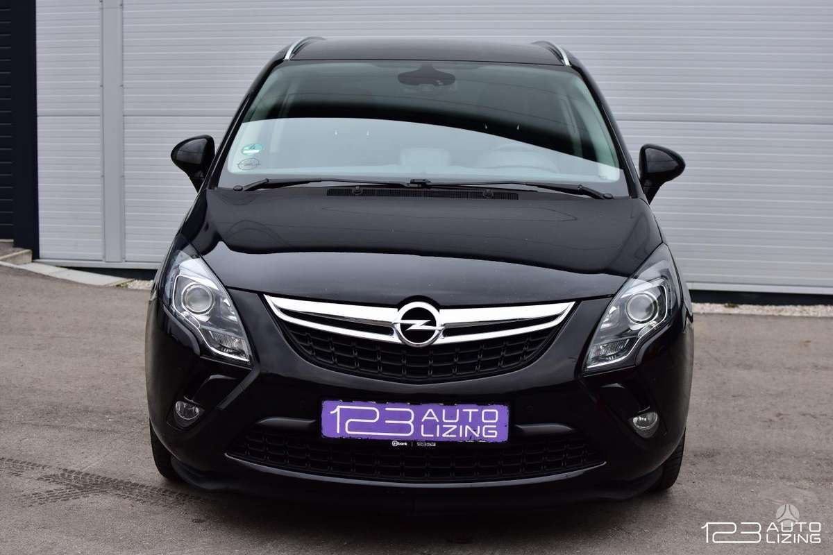 Opel Zafira 2012 — interior