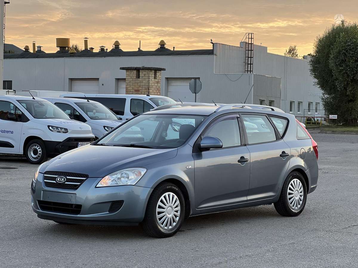 Kia Ceed 2009 — вигляд ззаду