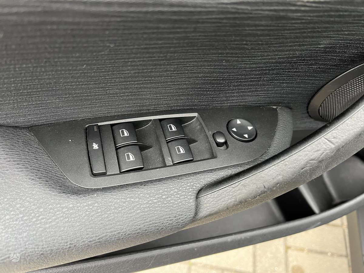 BMW X1 2013 — photo 24