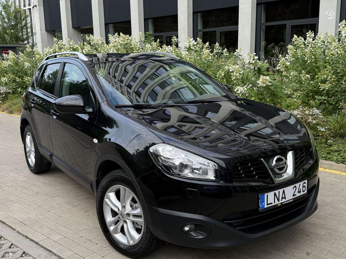 Nissan Qashqai 2012 — interior